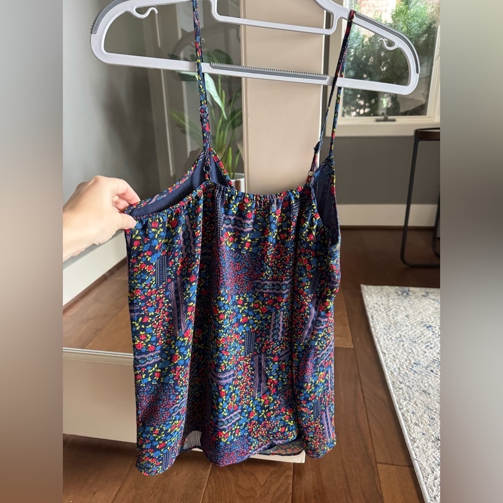 Old Navy Navy Floral Sleeveless tank - so adorable! - Picture 2 of 3